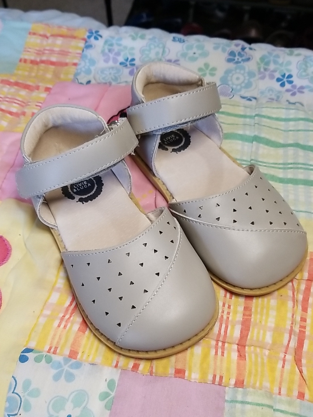 Livie & Luca Light Gray Leather Mary Jane Dress Shoes With Cutouts Size 9 Luna